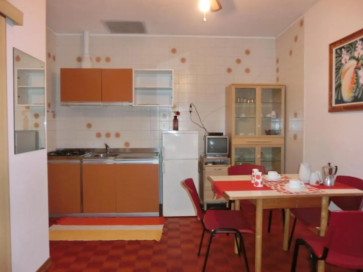Two-Bedroom Villa In A Quiet Area Next To The Sea Bibione Apartment
